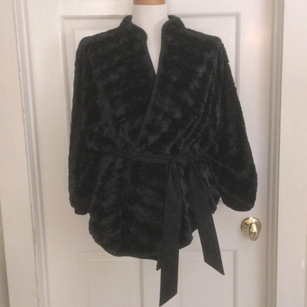 NWOT! Doncaster Black Faux Fur Cape